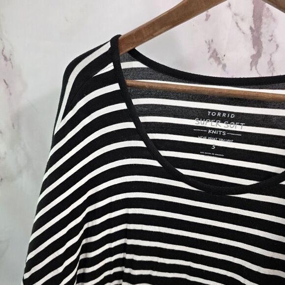 Torrid T Shirt Women 3 3X Black White Striped Tee Top Long Tunic Tie Knot Super - Picture 2 of 10